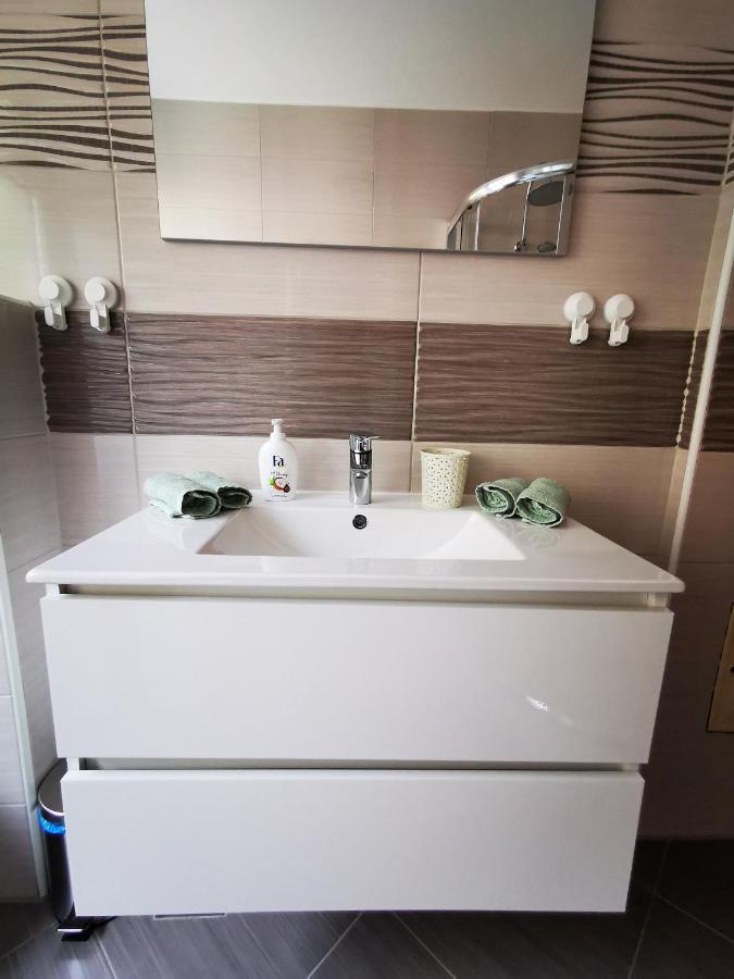 Apartma Patrik โคบาริด ภายนอก รูปภาพ