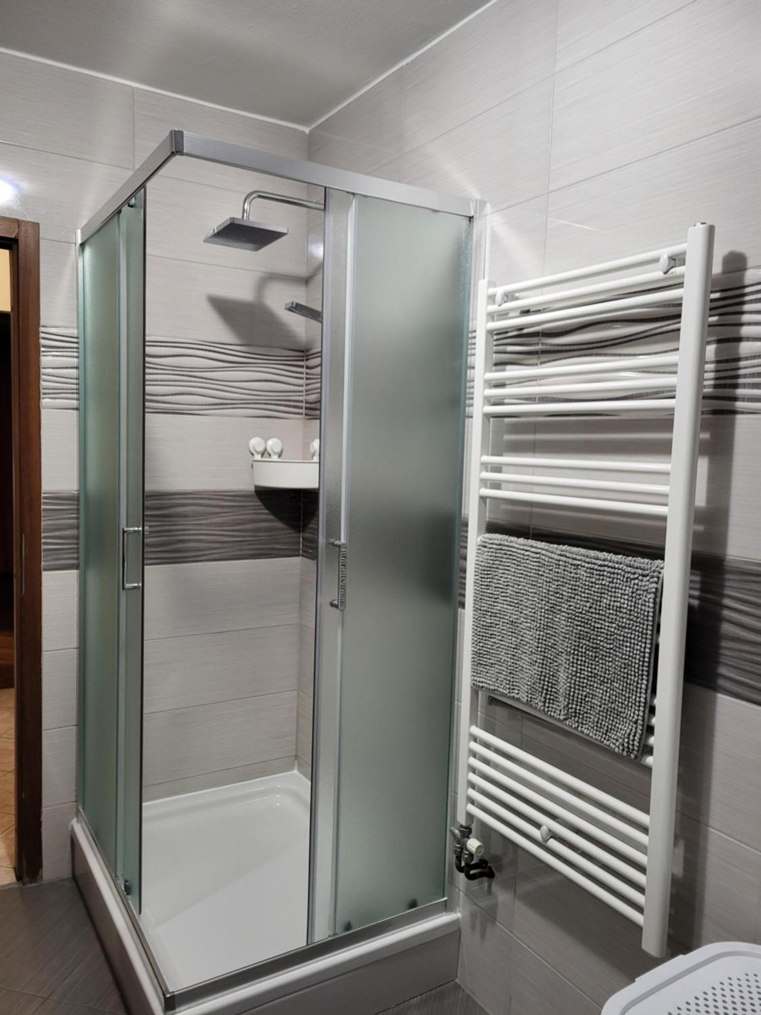 Apartma Patrik โคบาริด ภายนอก รูปภาพ
